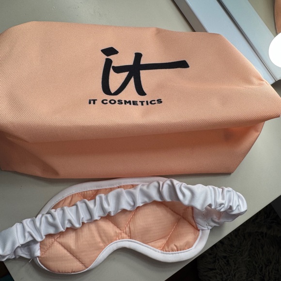IT COSMETICS Makeup Bag & Sleep Mask - NEW - Picture 3 of 3